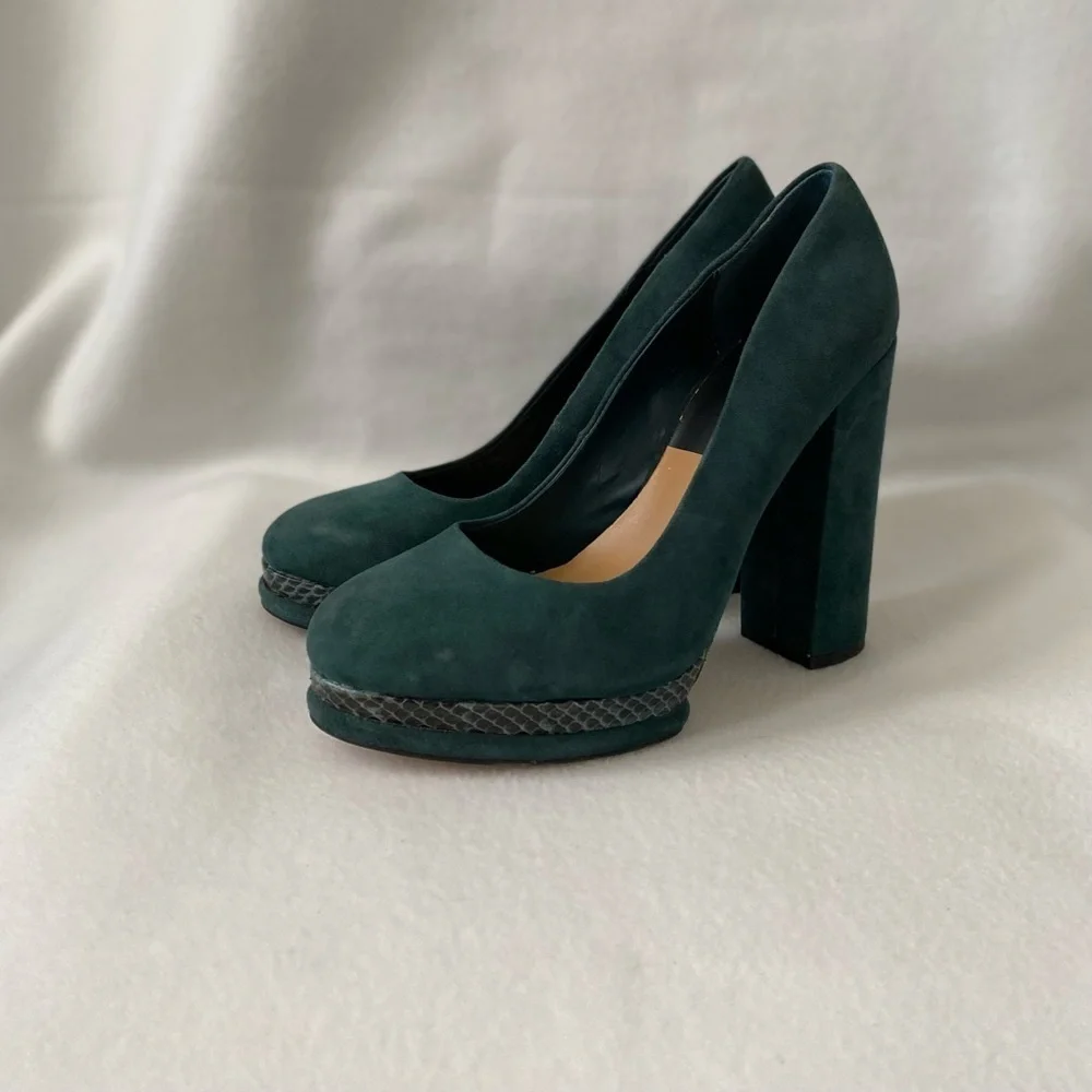 Dolce Vita Size 8 1/2 Green Suede Lizard inspired Trim Platform Heeled Pumps